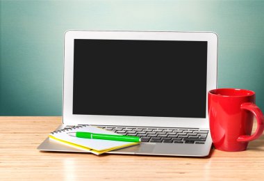 Dizüstü bilgisayar, boş, kalem.