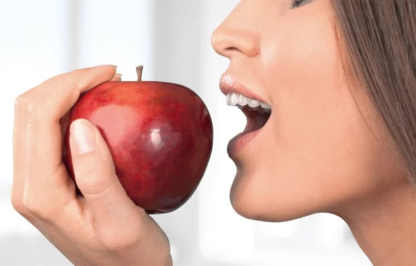 Apple, eten, vrouwen. — Stockfoto