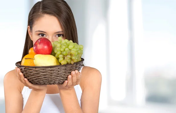 Hälsosam livsstil, frukt, kvinnor. — Stockfoto