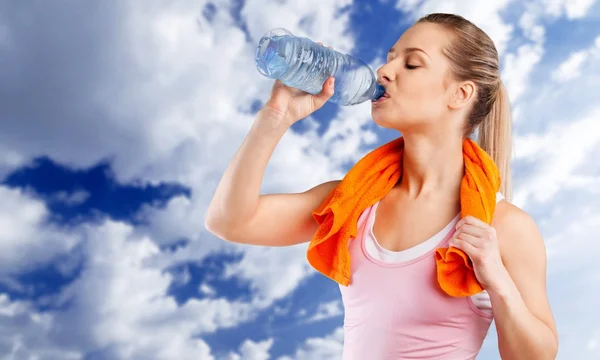 Agua, bebida, mujer . — Foto de Stock