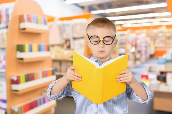 Čtení, knihy, dítě. — Stock fotografie