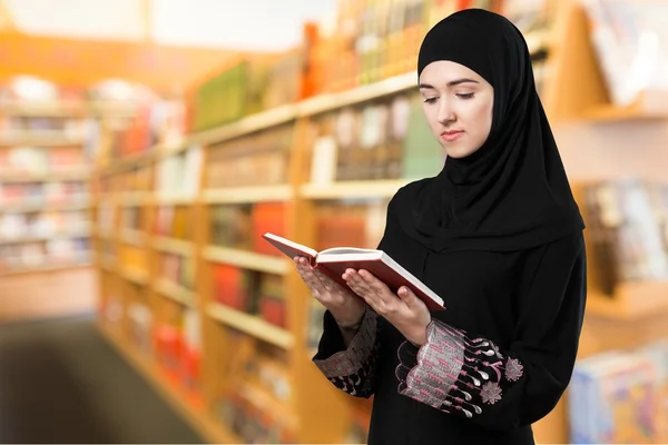 Quran, mädchen, araber. — Stockfoto