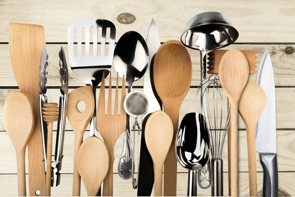 Keuken gebruiksvoorwerp, koken gebruiksvoorwerp, houten lepel. — Stockfoto