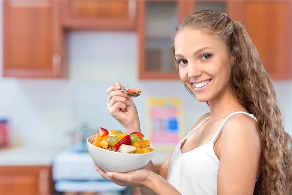 Comer Saludablemente, Mujeres, Frutas . — Foto de Stock