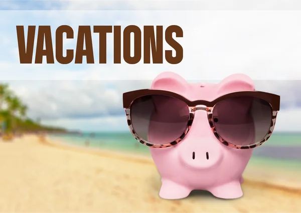 Vacations, Piggy Bank, Beach. — Stock Photo, Image