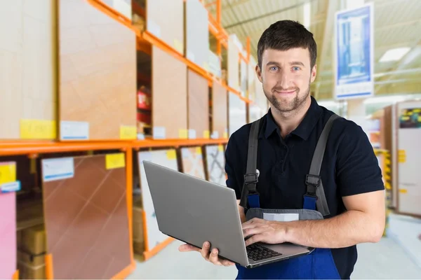 Mechanic, Auto reparatiewerkplaats, Computer. — Stockfoto