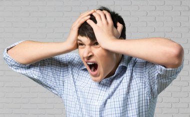 Öfke, erkekler, çığlık.