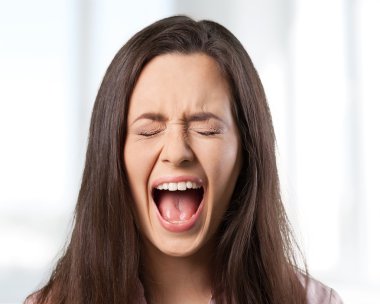 Kadın, çığlık, kız.