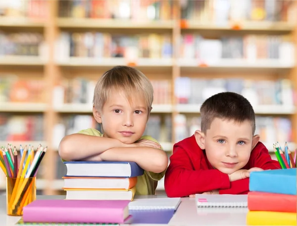 Schule, Kinder, Studenten. — Stockfoto