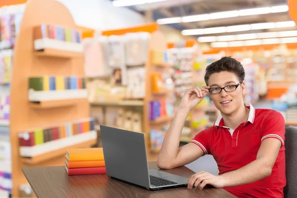 Estudiante, Estudiante universitario, Ordenador . —  Fotos de Stock