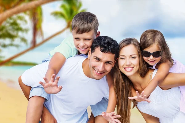 Playa, diversión, vacaciones . — Foto de Stock