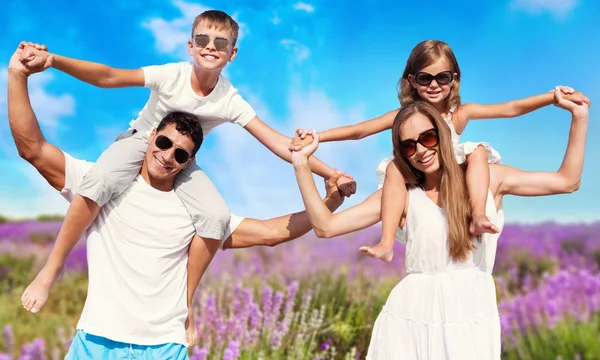 Strand, Kinder, Spaß. — Stockfoto