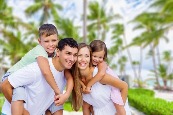 Playa, vacaciones, diversión . — Foto de Stock