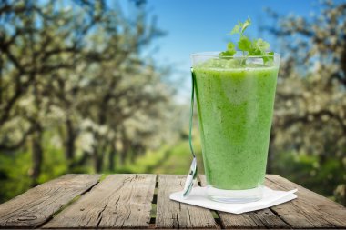 güler yüzlü, yeşil, suyu.