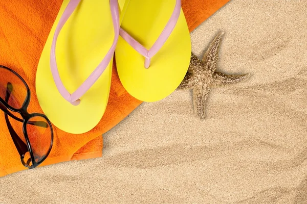 Strand, homok, Flip-flop. — Stock Fotó