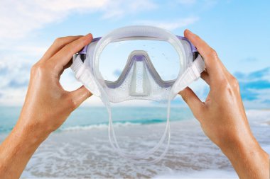 Tüplü maske, plaj, yüzme gözlüğü.