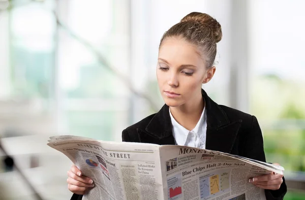 Newspaper, Reading, Women. — Stock Photo, Image