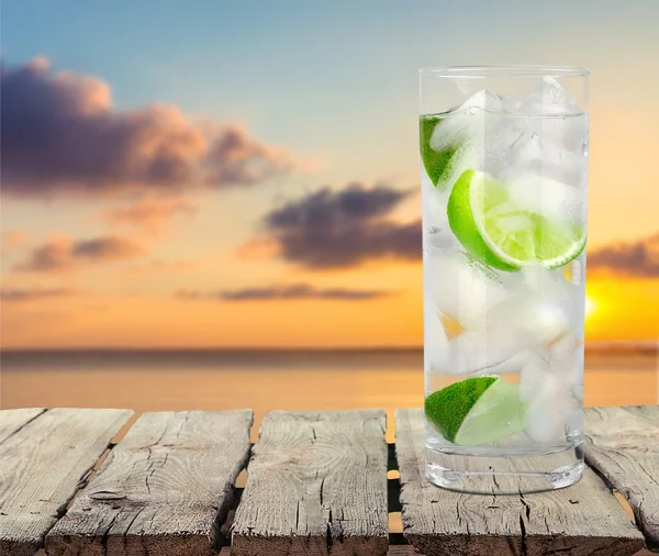 Vodka, lime, cocktail. — Stock Photo, Image