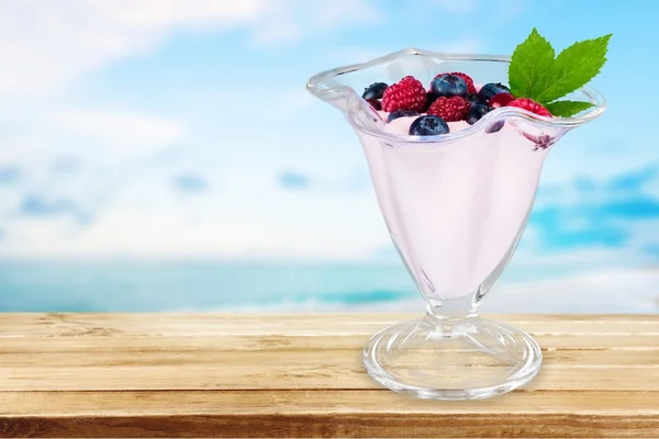 Yoghurt, frukt, bär frukt. — Stockfoto