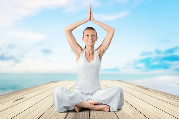 Yoga, vrouwen, uitoefening. — Stockfoto