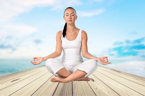 Yoga, mediteren, vrouwen. — Stockfoto