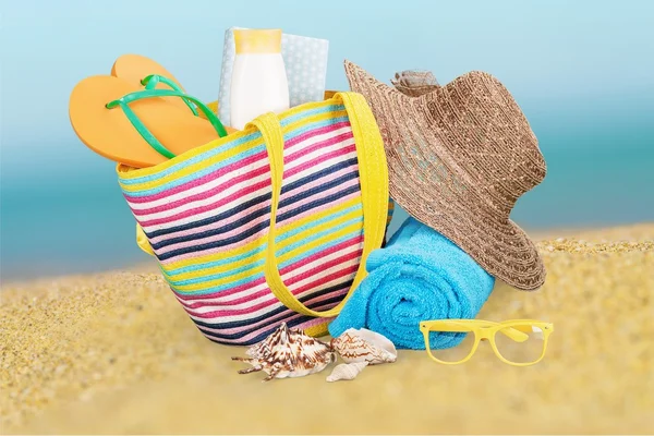 Διακοπές, καλοκαίρι, παραλία τσάντα. — Φωτογραφία Αρχείου