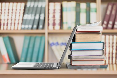 kitap, eğitim, laptop.