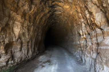 Bir mağaraya yakın çekim