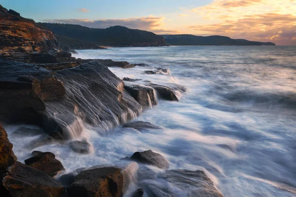 Agua Que Fluye Por Las Rocas Largo Costa — Foto de Stock