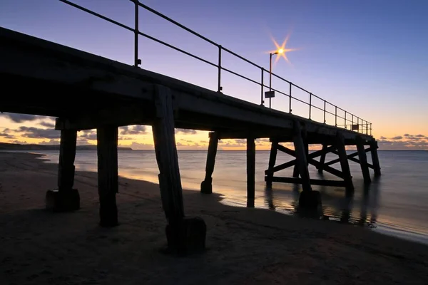 Muelle Muelle Que Conduce Agua Costa —  Fotos de Stock