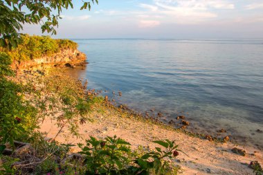 Sahilde bir sahil manzarası