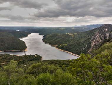 Monfrague, Salto de Gitano, Castilo açısından Tagus nehri, hdr.