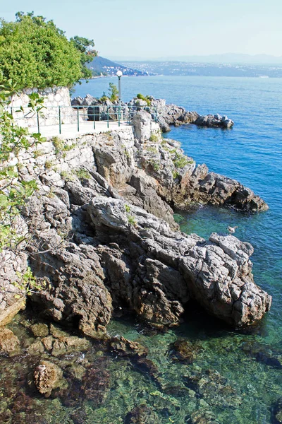 Lovran Detalles Junto Mar Costa Rocosa Bahía Kvarner Croacia Europa — Foto de Stock