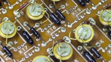 Devre kartlarına elektronik bileşenleri ile