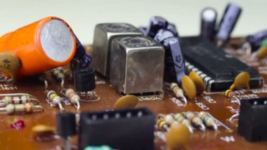 Devre kartlarına elektronik bileşenleri ile