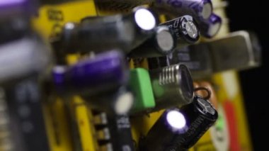 Devre kartlarına elektronik bileşenleri ile