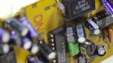 Devre kartlarına elektronik bileşenleri ile