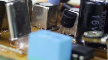 Devre kartlarına elektronik bileşenleri ile