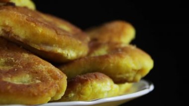 Tabakta Ev Yapımı Turtalar Dönüyor