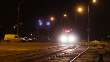 Şehir sokak gece trafik