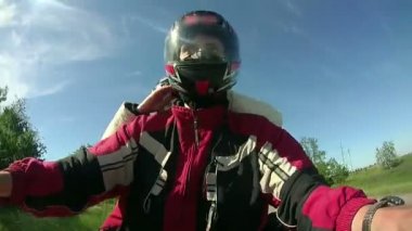 Motosiklet bisiklet sürmek