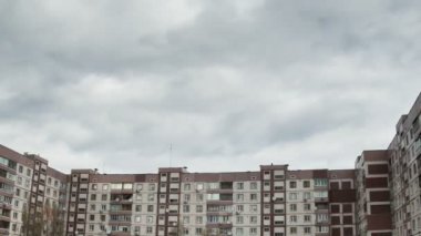 Bulutlar Multistorey binalar zaman atlamalı taşıma