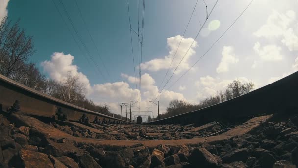 Zugfahrt auf Schienen — Stockvideo