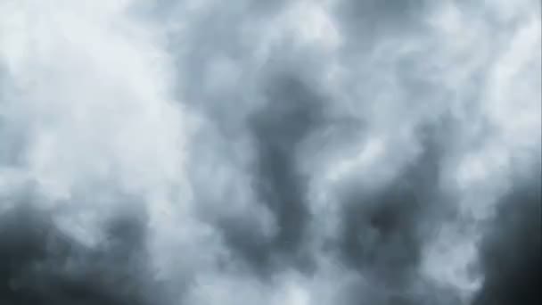 Nuages orageux se déplaçant dans le ciel bleu 
