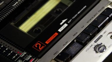 Düğmeye ses kaset çaların