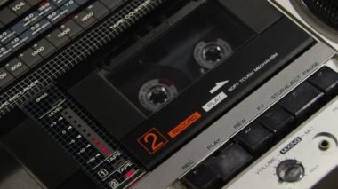 Ses kasetleri kaset çalar yerleştirin ve oyun itmek, Durdur düğmeleri