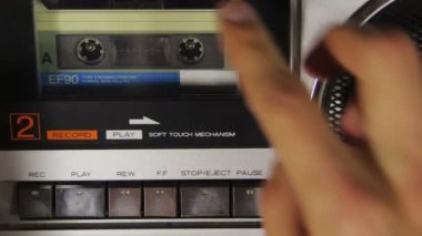 Ses kaset kaset çalar ve iterek oyun ve Durdur düğmeleri ekleme