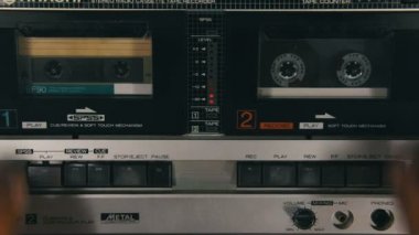 Ses kasetleri kaset çalar yerleştirin ve oyun itmek, Durdur düğmeleri