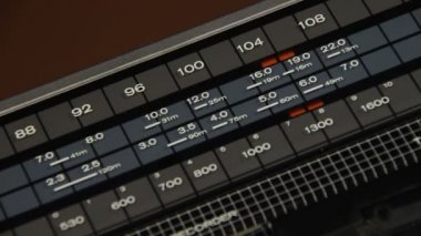 Retro radyo istasyonu arama