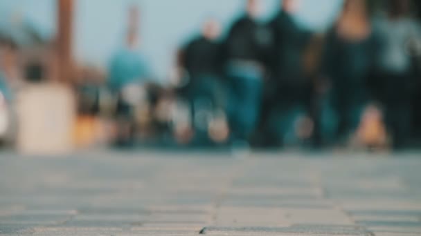 Gente Anónima Caminando en la Calle — Vídeo de stock